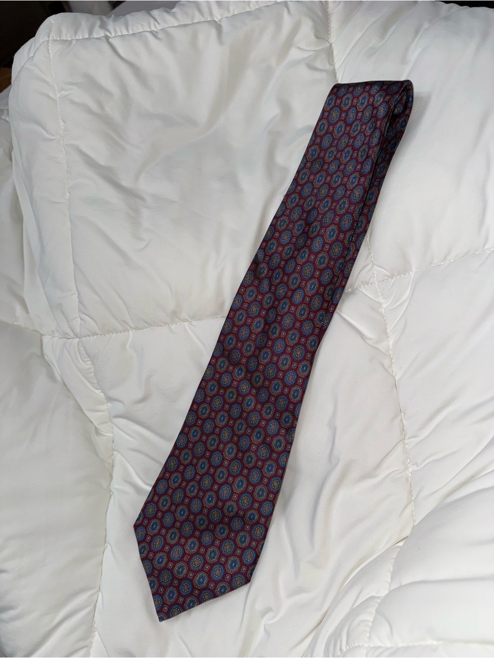 Classic Men’s Burgundy Patterned Silk Tie
